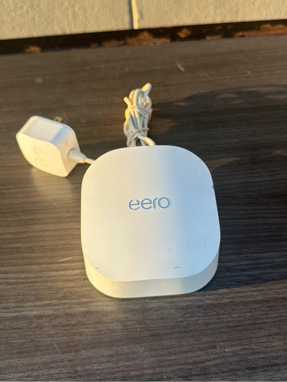 EERO 6 Dual-Band Mesh Wi-Fi 6 Extender Q010001 with Power Cord